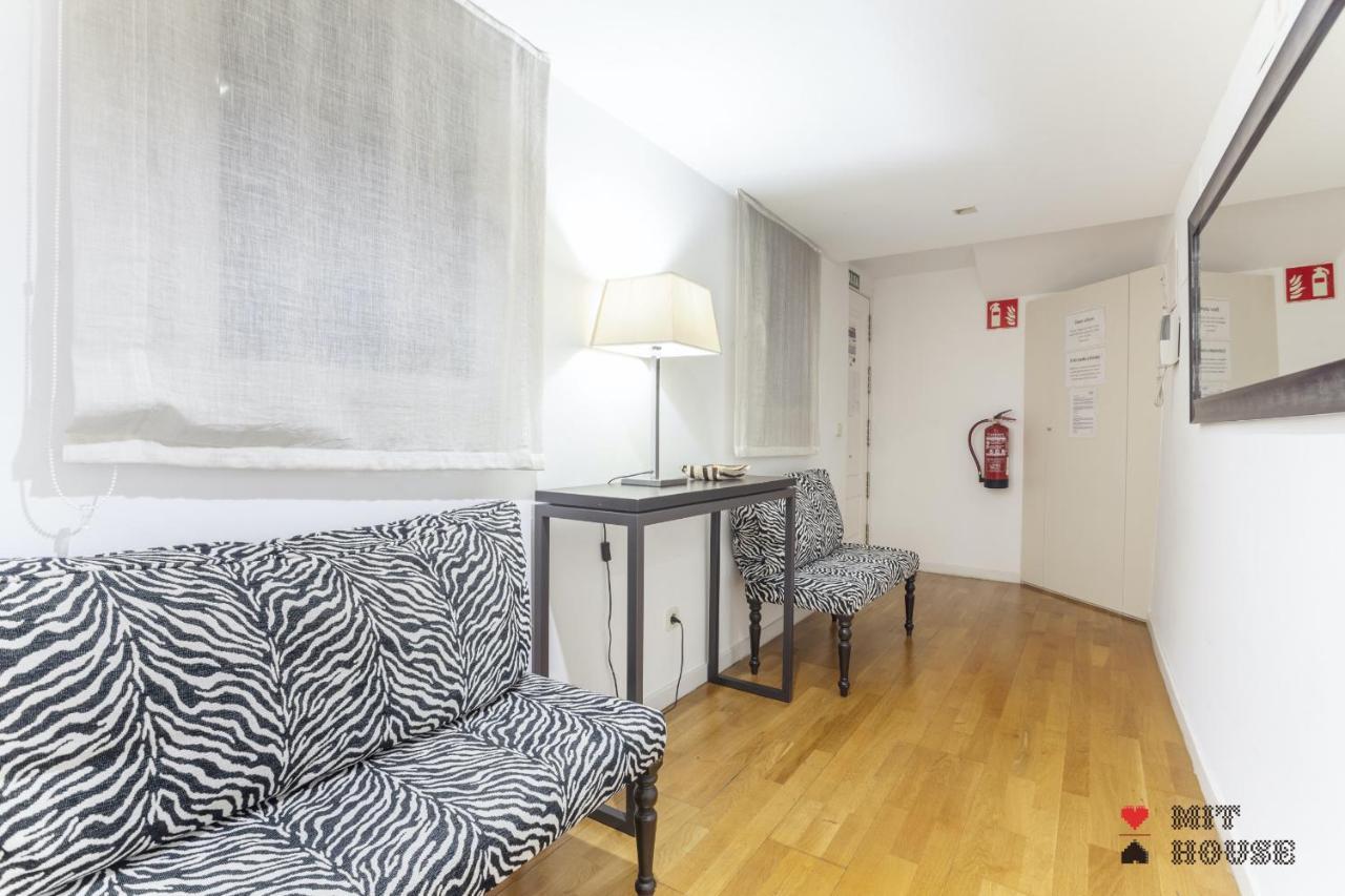 Mit House Puerta Del Sol III En Madrid Exterior foto